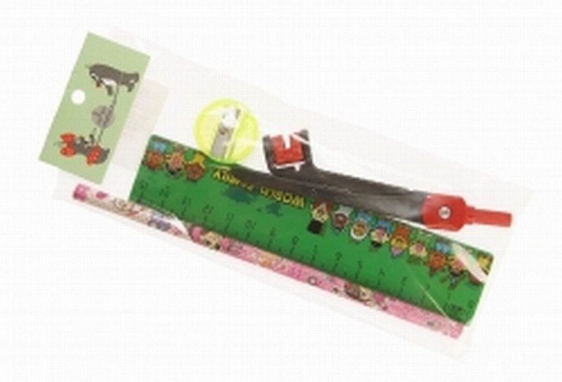 Kancelejas komplekts -lineāls, zīmulis, cirkulis un zīmuļu asināmais 